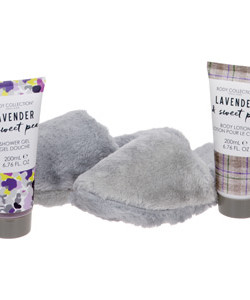 BODY COLLECTION LAVENDER & SWEET PEA SLIPPER SET